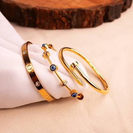  Bracelets